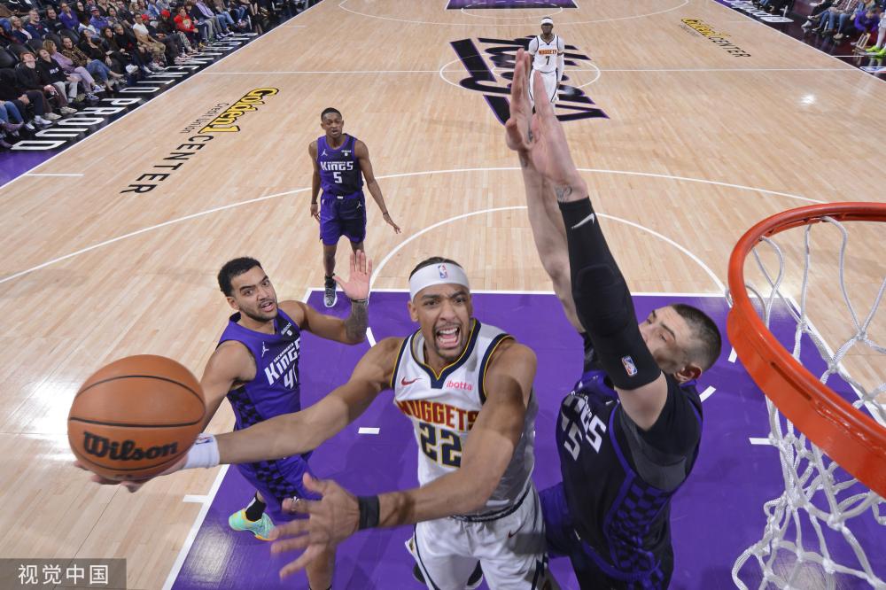 于足球场 于足球场